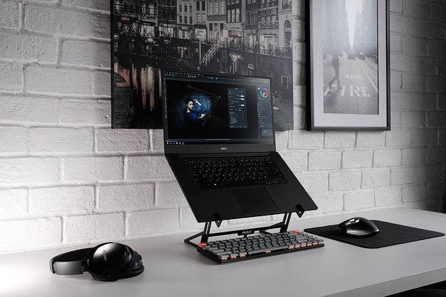 1764391778675630.jpg laptop-6332543_640.jpg